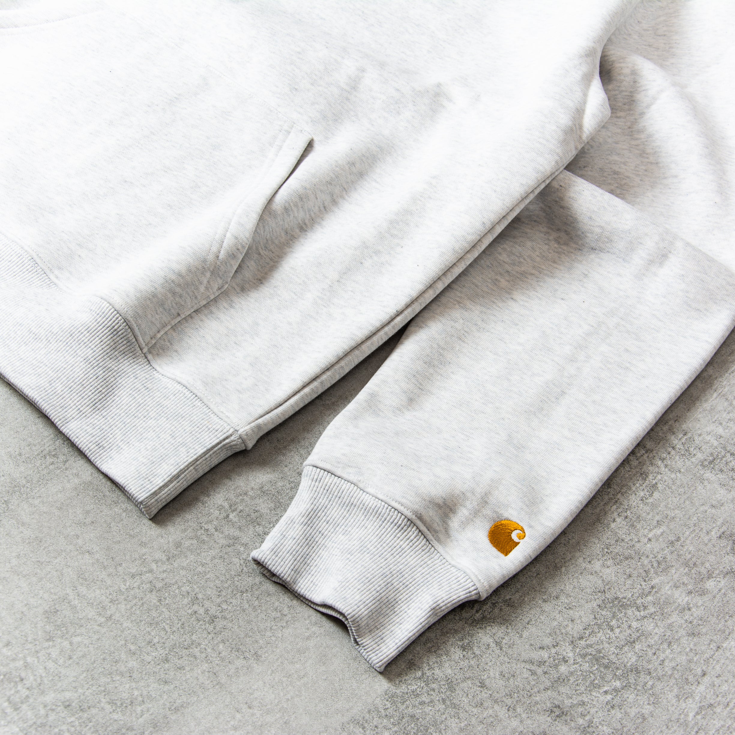 carhartt　ペガサス Get the Carhartt WIP Chase Neck Zip Sweat - Ash Heather@Union